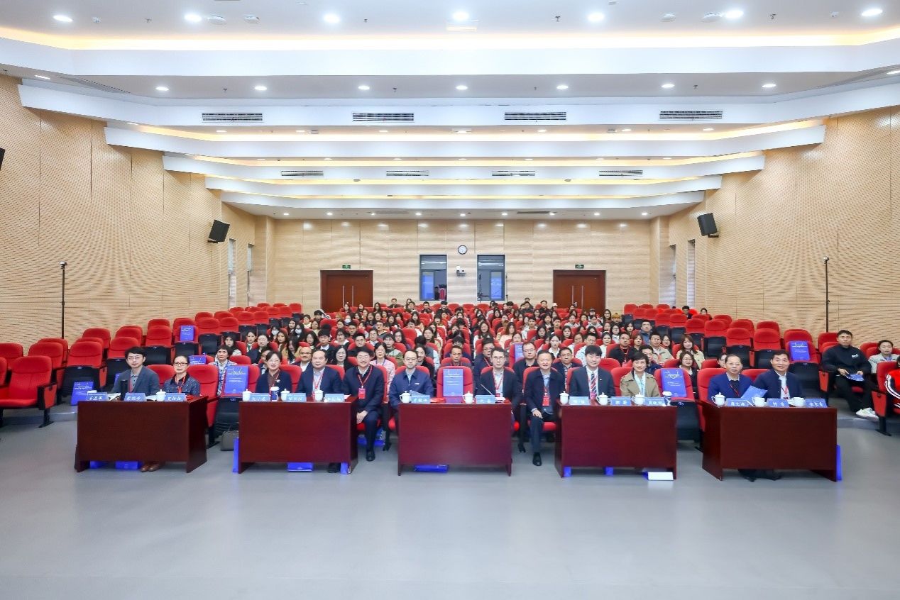 P站视频
举办2025年江苏省研究生第二届“数字治理、新型工业化与...